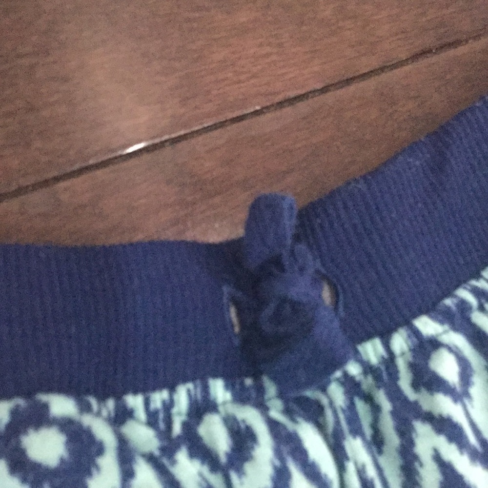 Capris - Picture 3 of 4